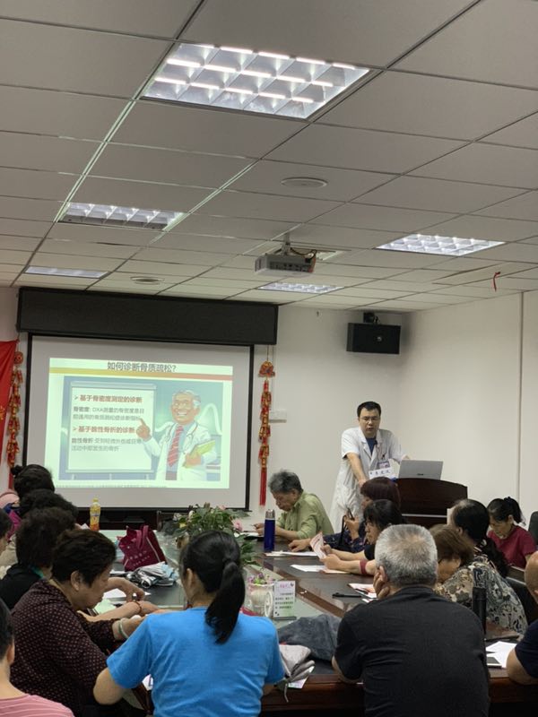 我院骨科举办义诊活动