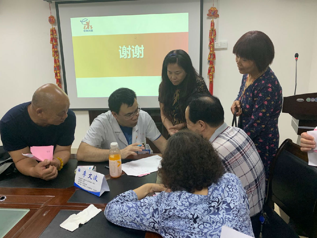 我院骨科举办义诊活动