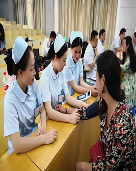 肝胆胰外科、疝外科义诊进校园