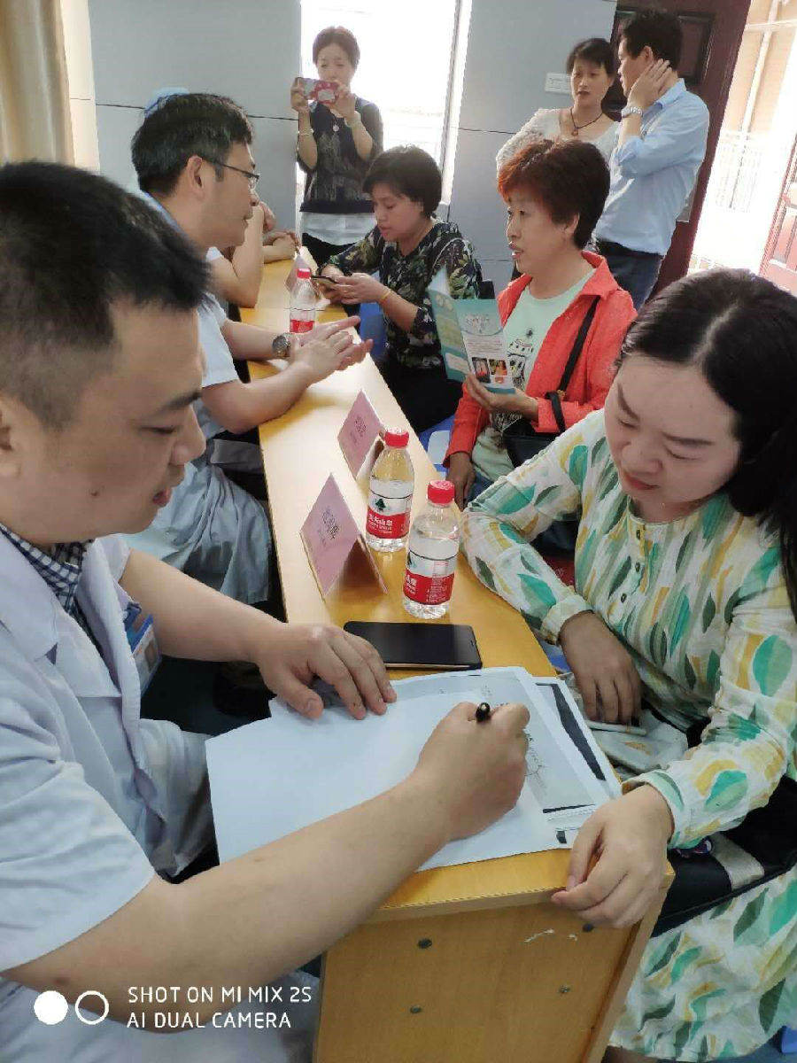 肝胆胰外科、疝外科义诊进校园