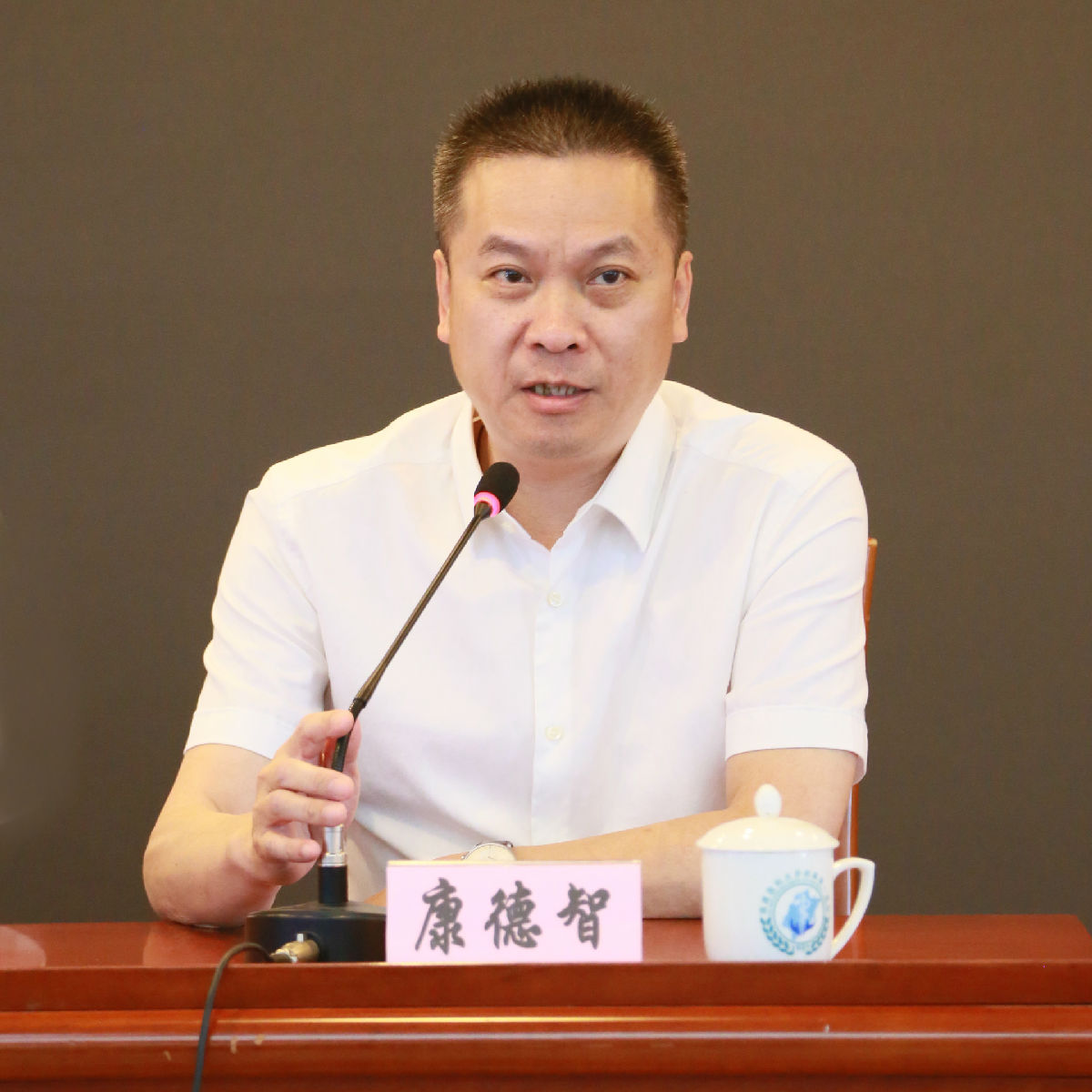 我院召开全院干部大会 宣布医院领导班子调整的决定