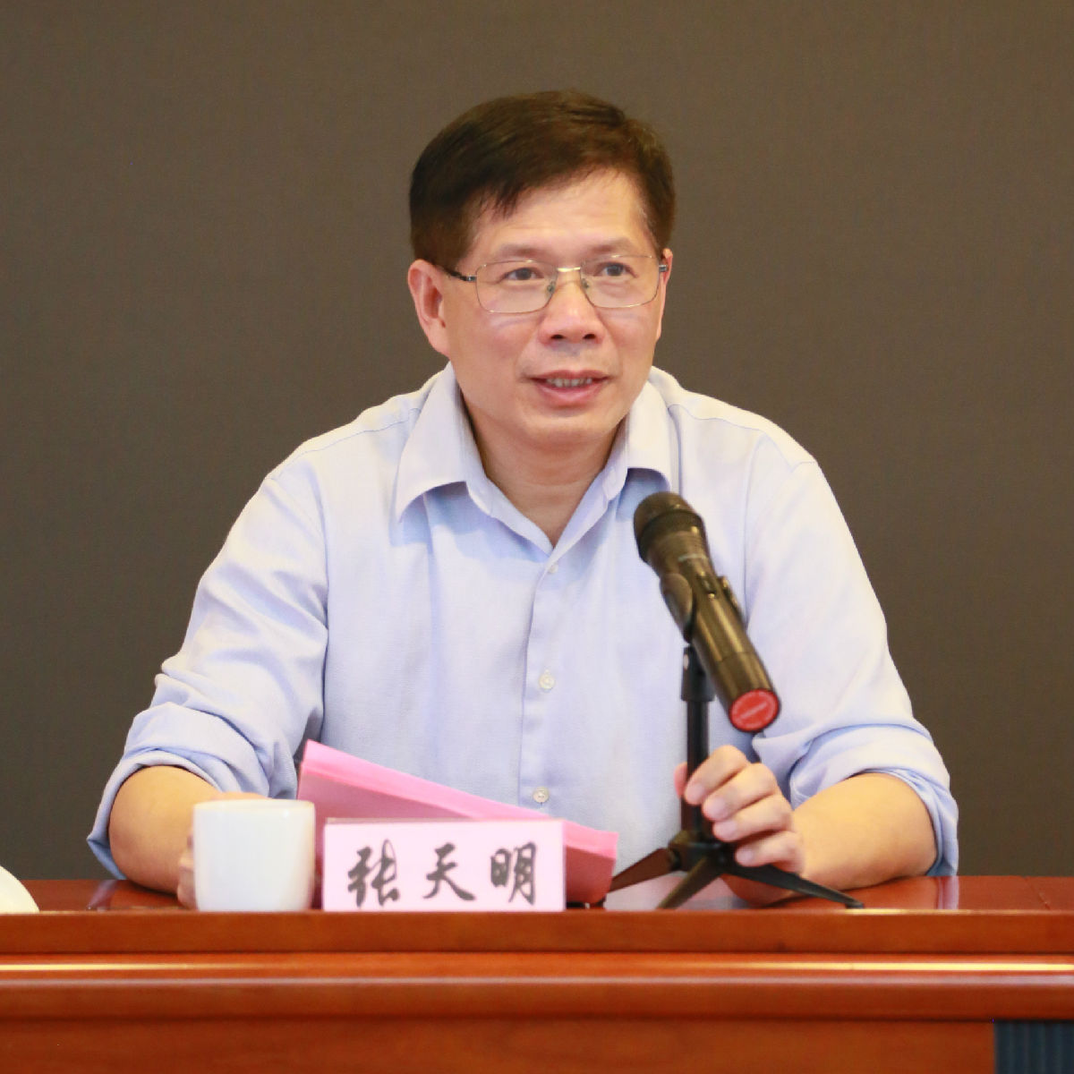 我院召开全院干部大会 宣布医院领导班子调整的决定