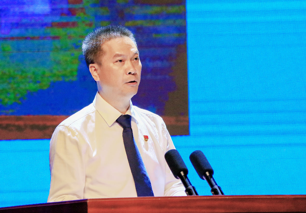 慕容慎行同志先进事迹巡回报告会首场报告在福州举行