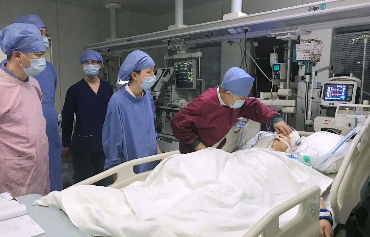 周良辅院士及团队专家胡锦教授莅临我院院士工作站指导工作