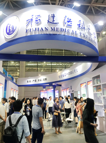 我院利用ROSA机器人辅助难治性癫痫脑深部电刺激术（ANT-DBS） 在第十七届“6•18”中国-海峡项目成果交易会展出