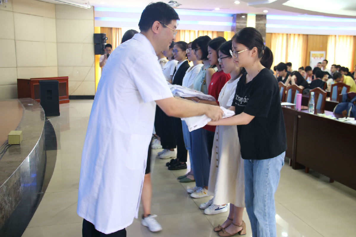 第一临床医学院举办2015级临床医学、影麻专业 实习动员暨岗前培训