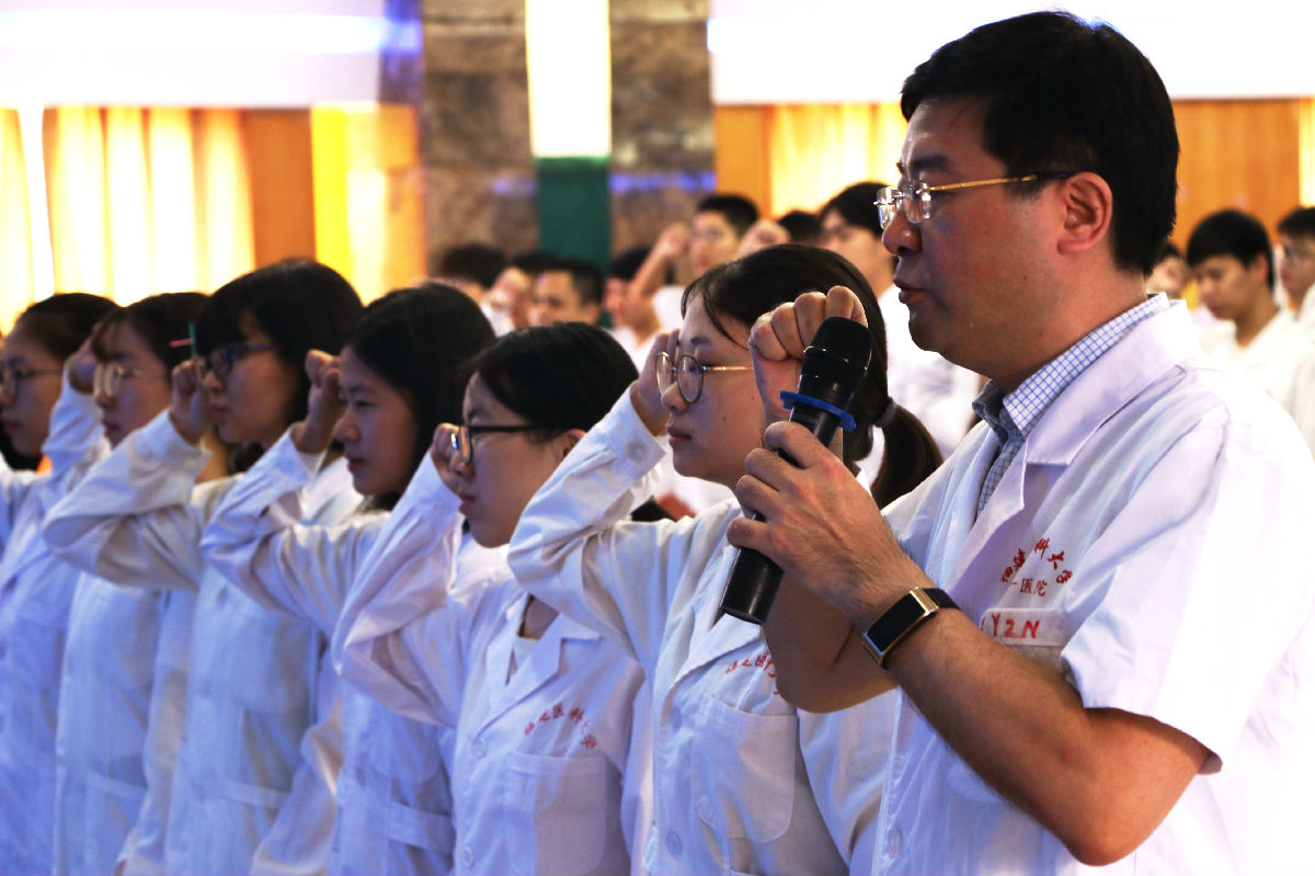 第一临床医学院举办2015级临床医学、影麻专业 实习动员暨岗前培训