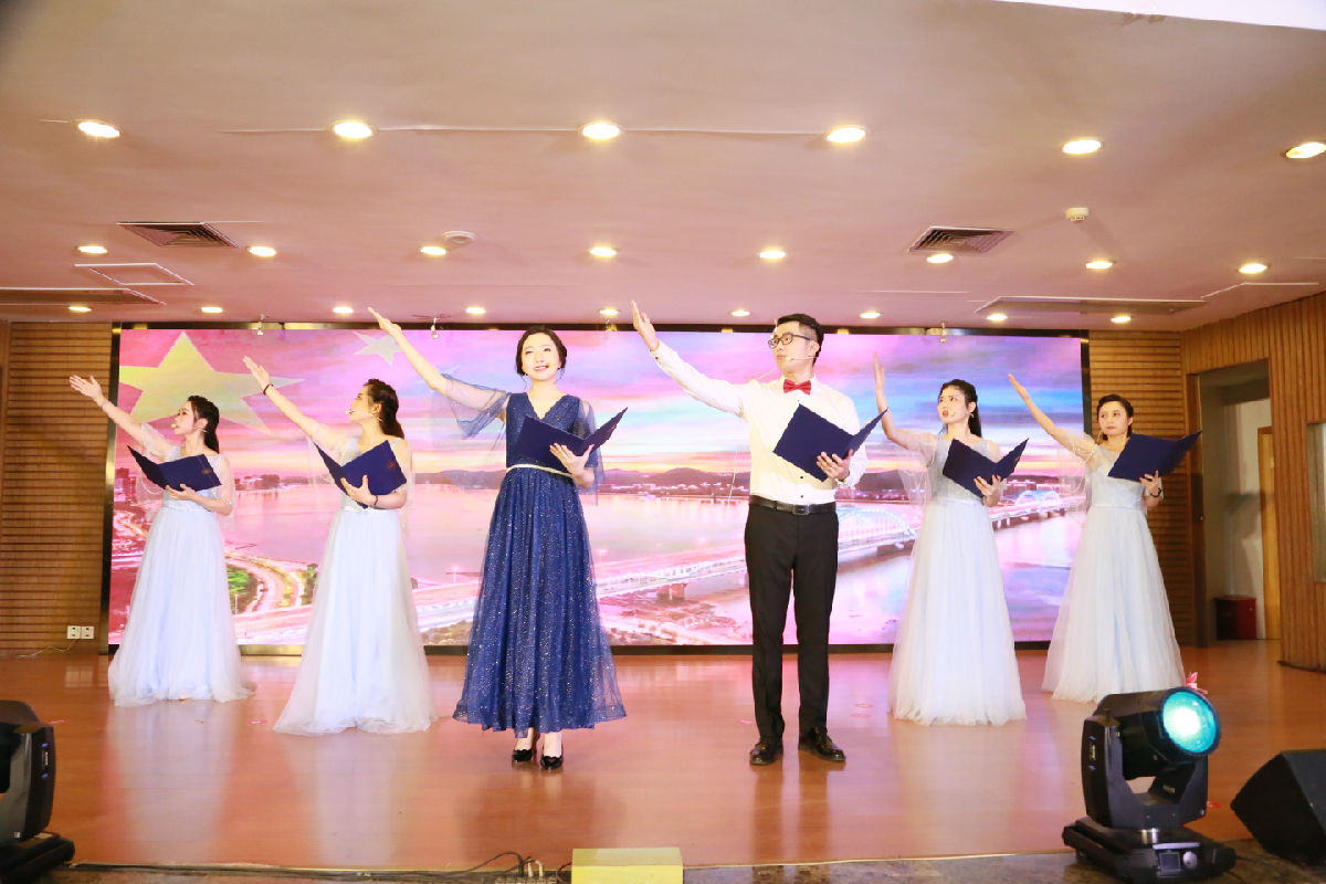 我院举办首届文化节系列活动暨纪念建国70周年“诵经典 育德行 我与祖国共成长”经典诵读比赛