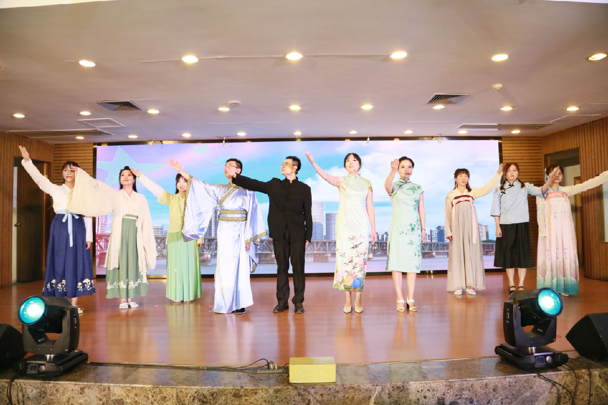 我院举办首届文化节系列活动暨纪念建国70周年“诵经典 育德行 我与祖国共成长”经典诵读比赛