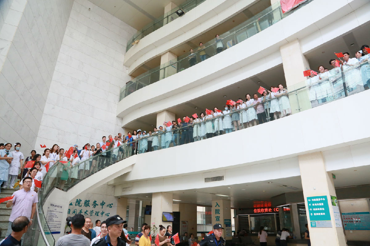 致敬医师节 福建医大附一医院活力快闪献礼新中国70华诞