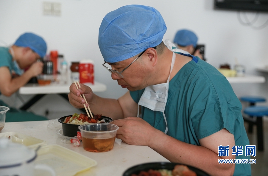 【媒体看附一】外科楼里的15个小时