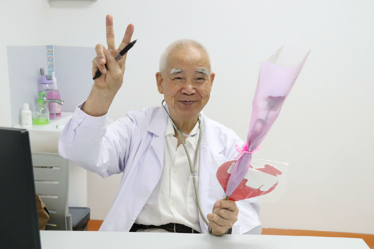 『中国医师节』福建省医师协会会长陈晓春一行看望慰问第二届“福建名医”陈国熙教授及我院医师代表