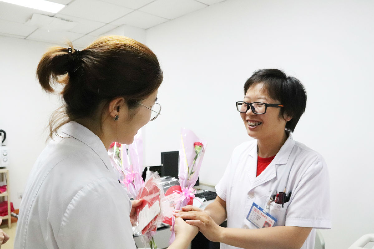 『中国医师节』福建省医师协会会长陈晓春一行看望慰问第二届“福建名医”陈国熙教授及我院医师代表