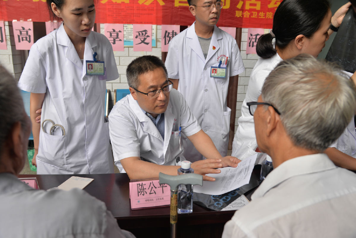 我院呼吸康复支部到尤溪县联合镇革命老区开展义诊及党员再教育活动