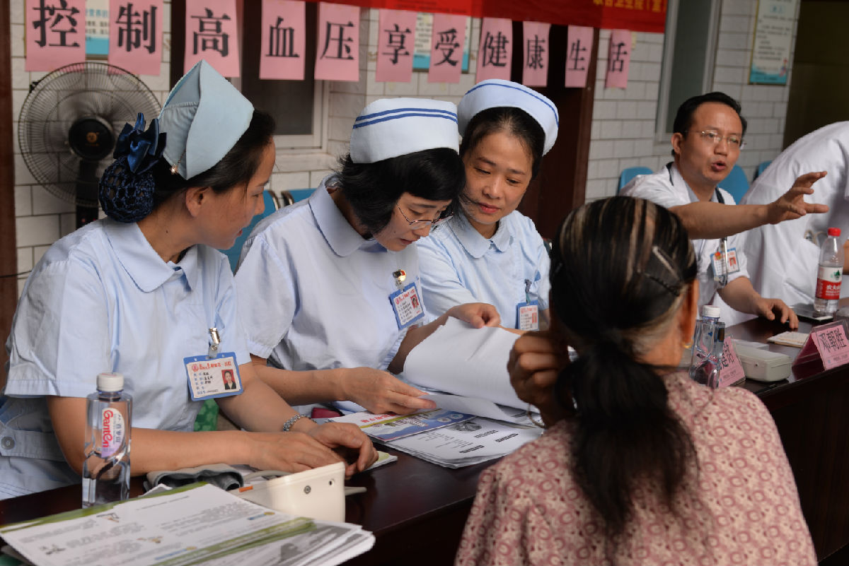 我院呼吸康复支部到尤溪县联合镇革命老区开展义诊及党员再教育活动