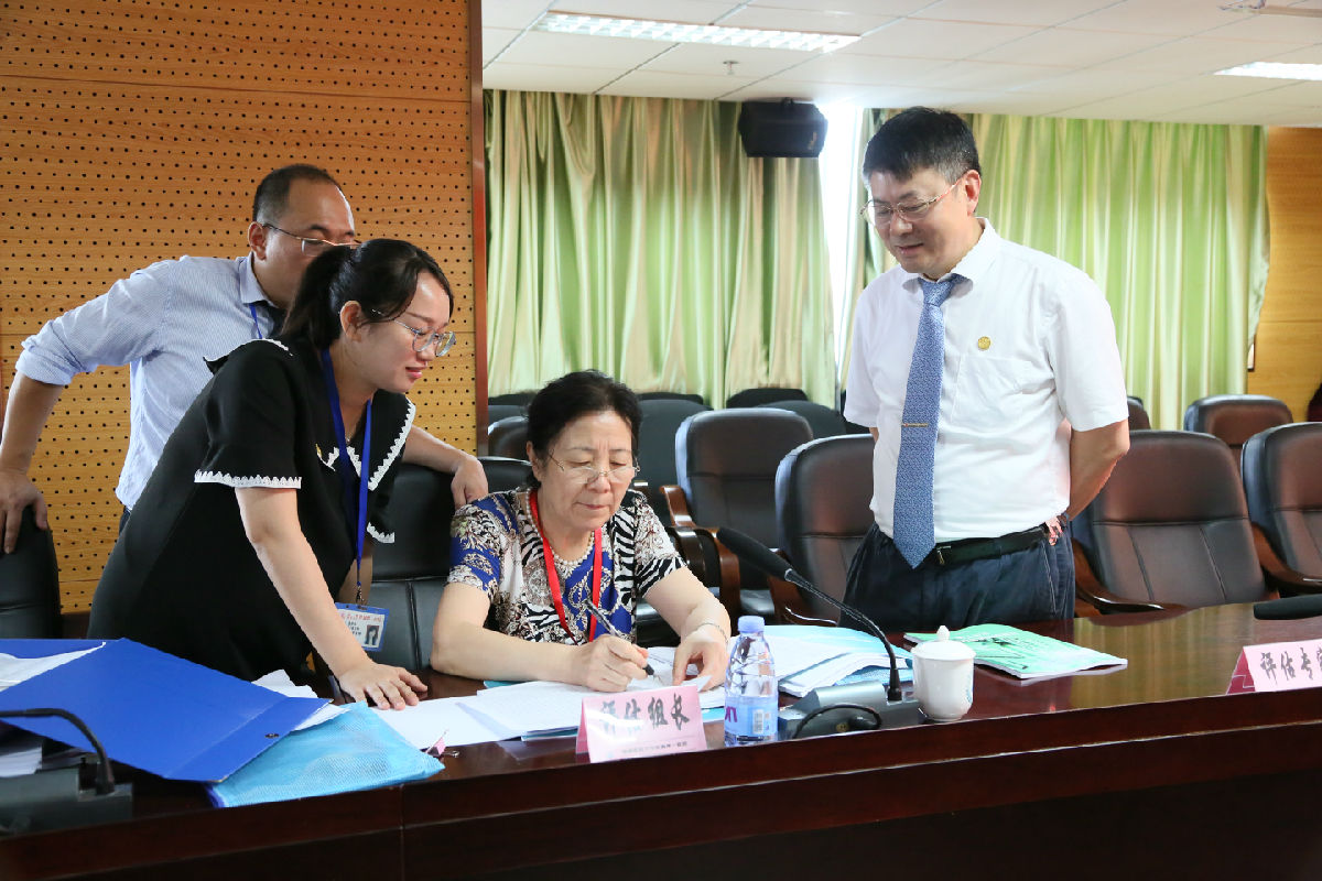 国家住院医师规范化培训评估组到我院检查指导