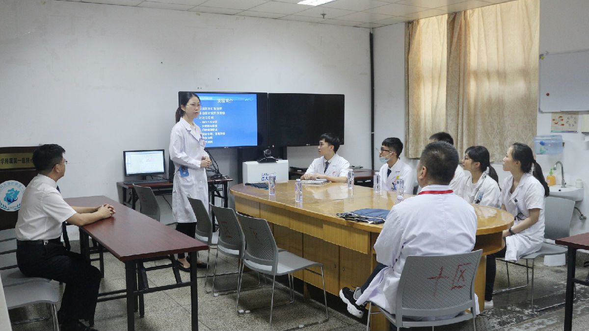 国家住院医师规范化培训评估组到我院检查指导