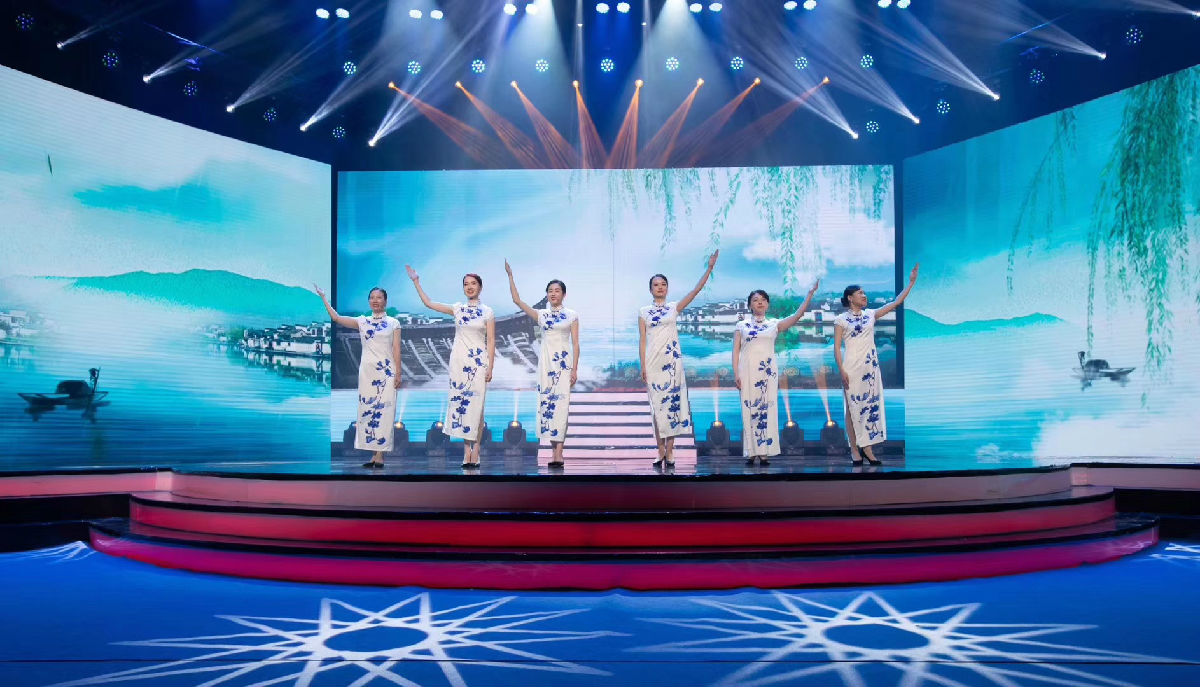 附一人共祝祖国母亲生日快乐