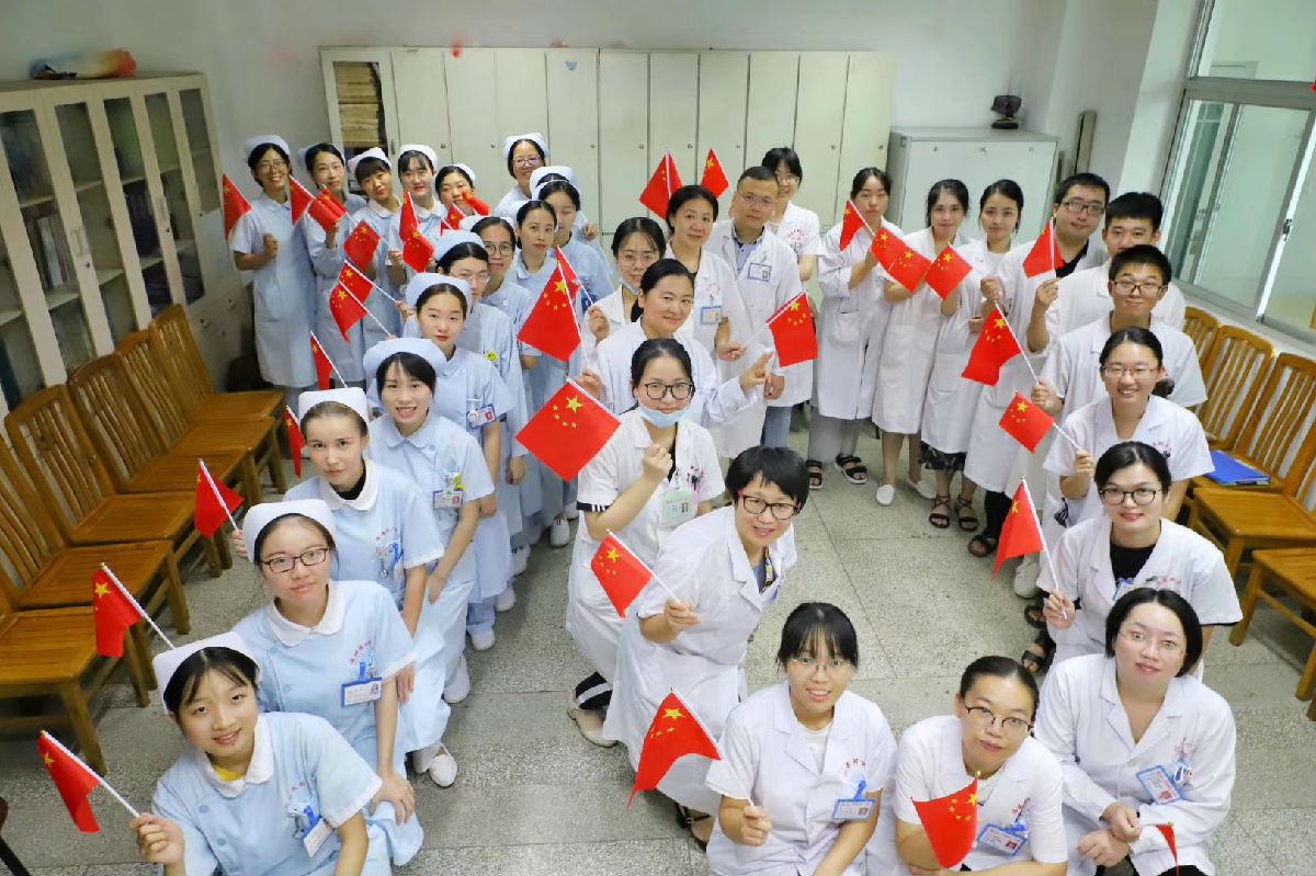 附一人共祝祖国母亲生日快乐