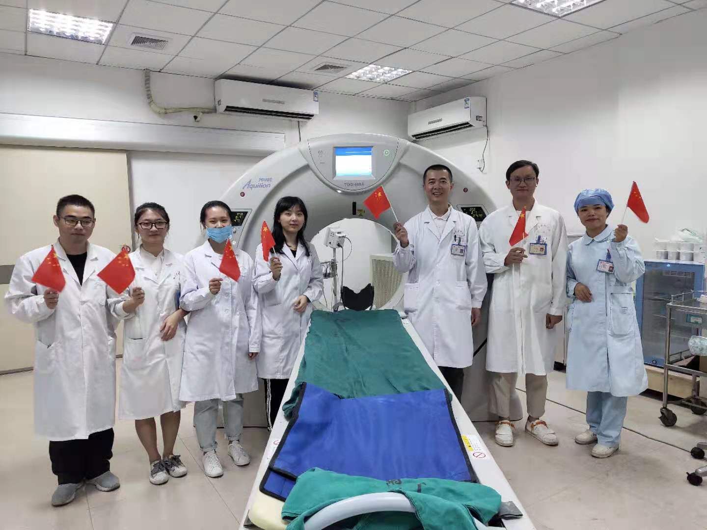 附一人共祝祖国母亲生日快乐