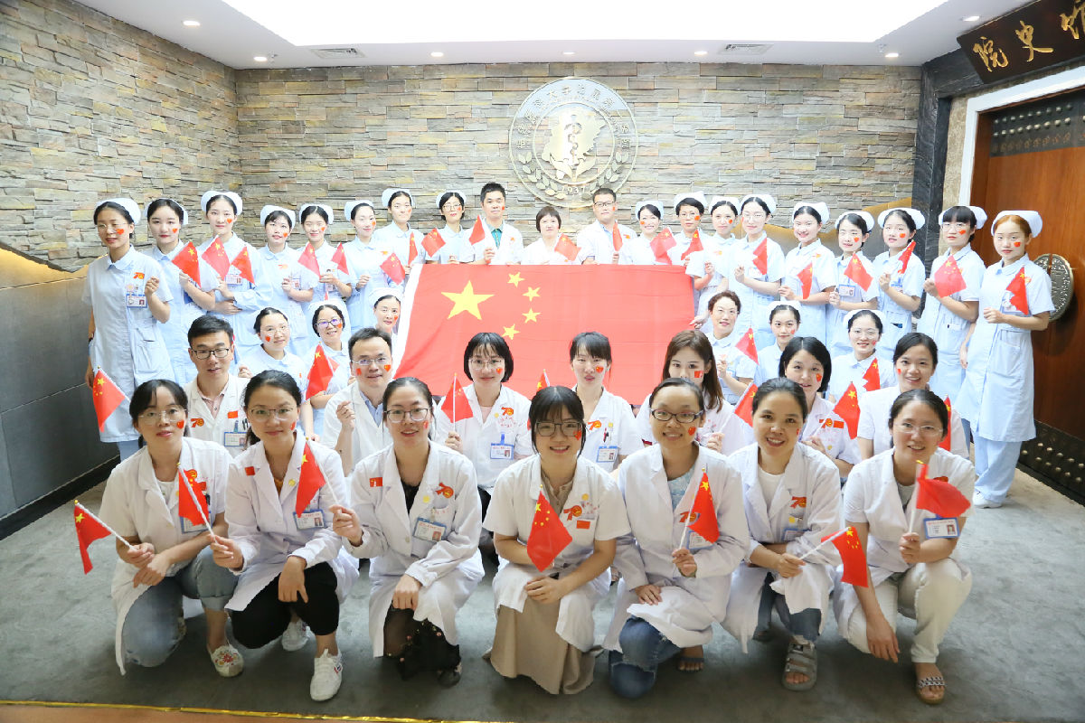 附一人共祝祖国母亲生日快乐