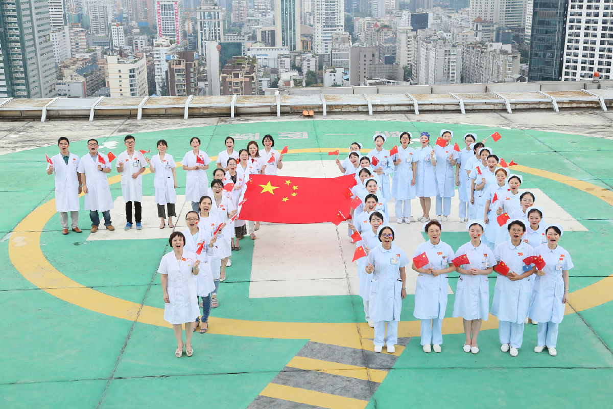 附一人共祝祖国母亲生日快乐