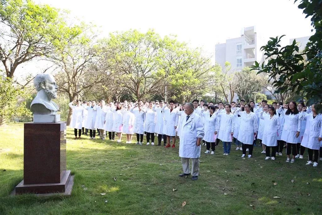 我就是大力倡导和弘扬“慕容慎行精神”——福建医科大学典型引领，坚定履行“教育”“医疗”两大使命