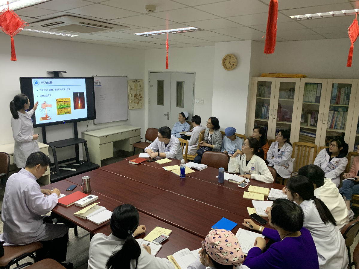 我院消化肝病党支部开展“支部书记讲党课、年轻党员说院训”活动