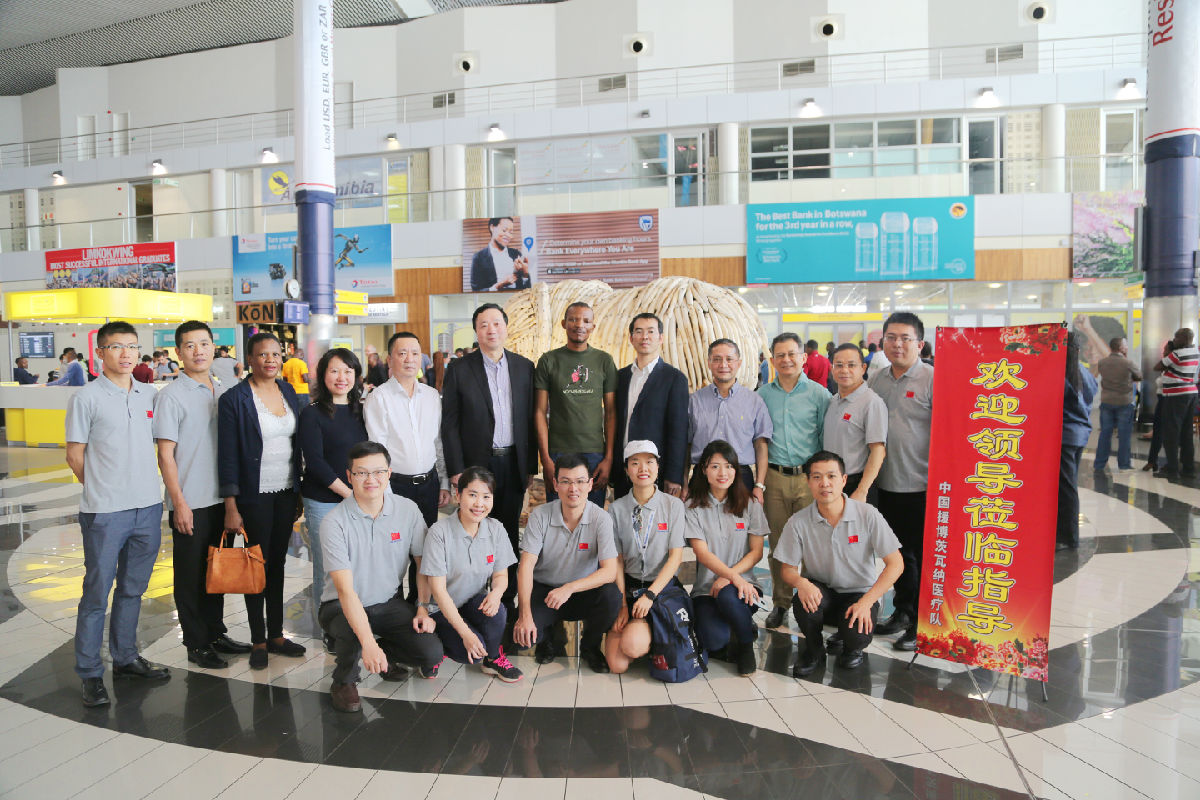 不忘初心 不负使命 用仁爱架起中非友谊桥梁 ——我院党委书记林章雅教授远赴非洲慰问援博医疗队