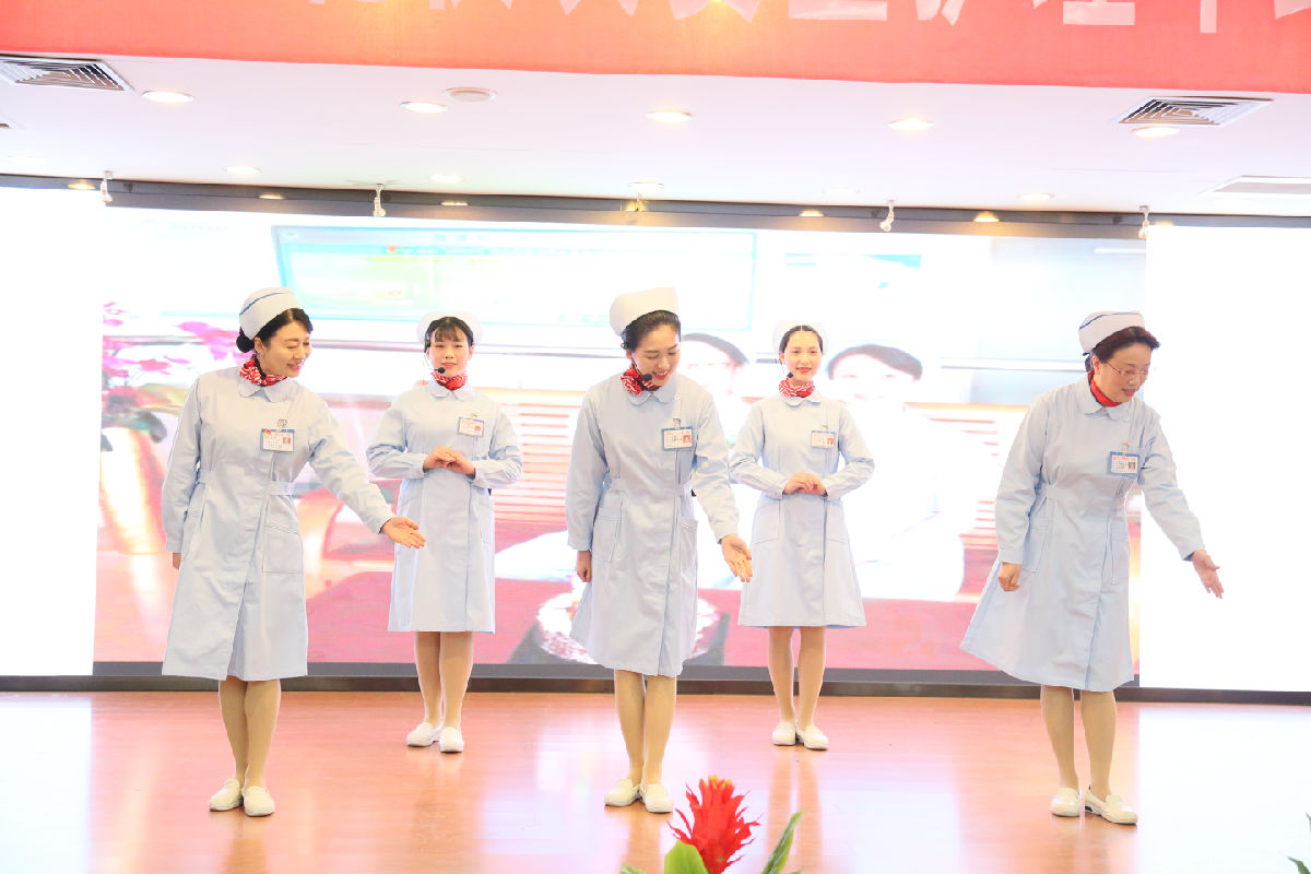 塑职业形象 促学科发展 创满意医院——护理部召开“2019年护士职业礼仪决赛暨护理年终表彰大会”