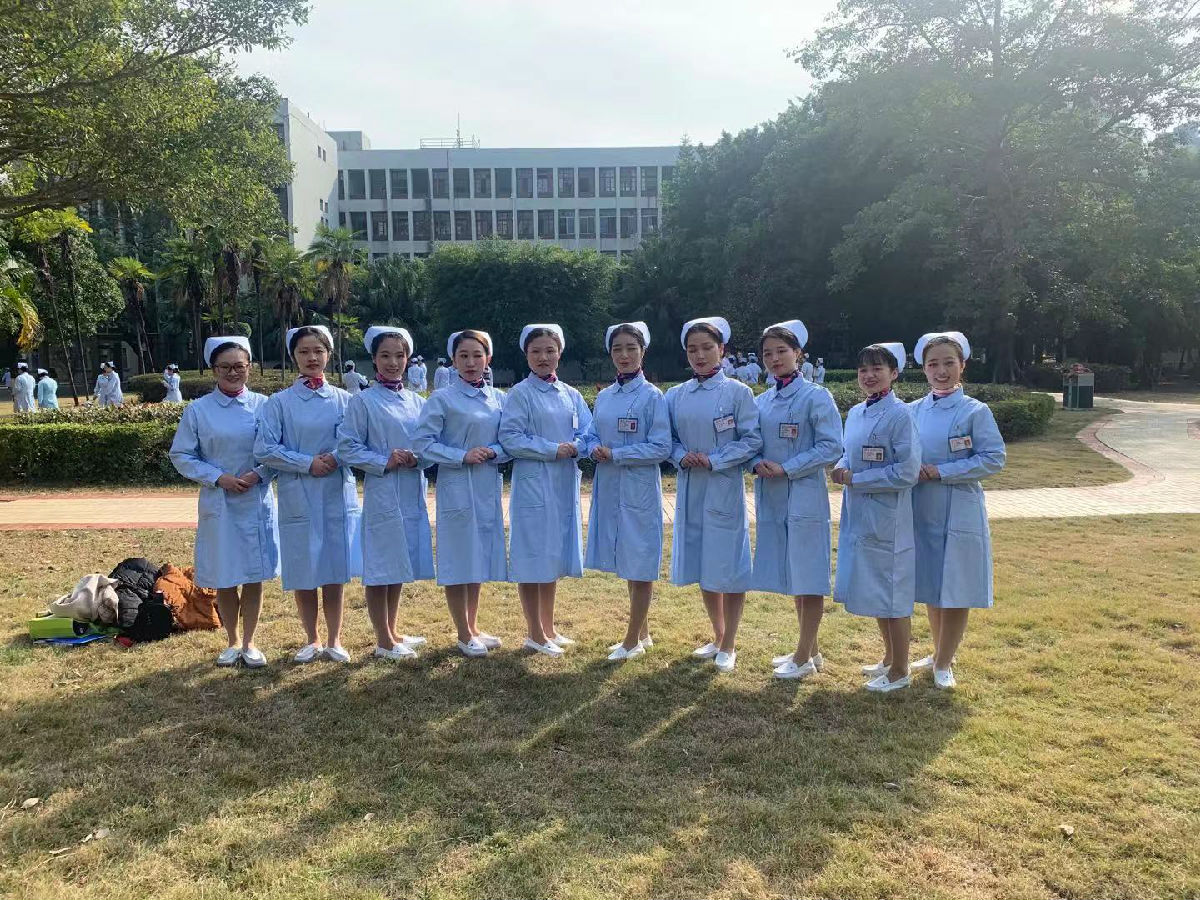 谱文明之歌&middot;展天使之翼 ——我院护士职业礼仪大赛参赛侧记