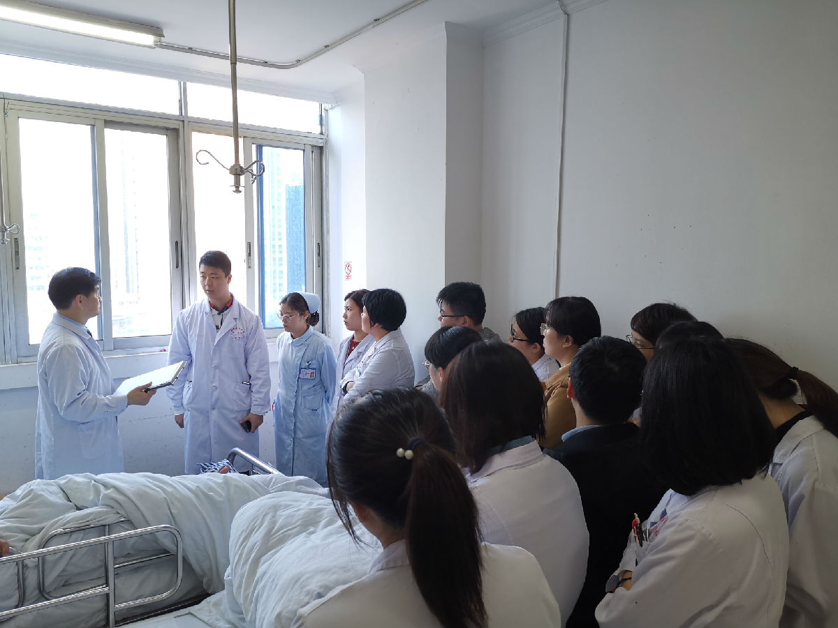复旦大学附属华山医院康复医学中心主任吴毅教授来我院交流