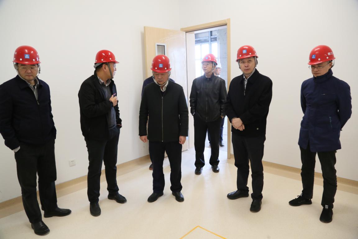 我院领导一行率队前往滨海院区视察施工状况并进行春节慰问