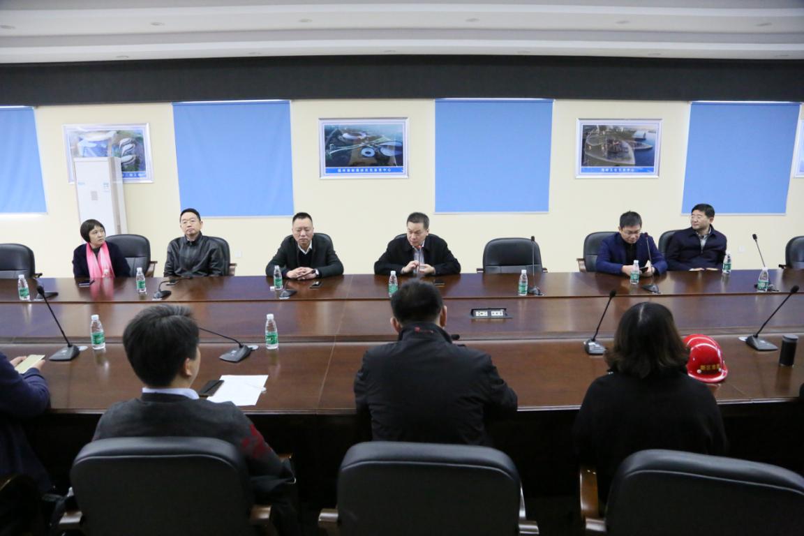 我院领导一行率队前往滨海院区视察施工状况并进行春节慰问