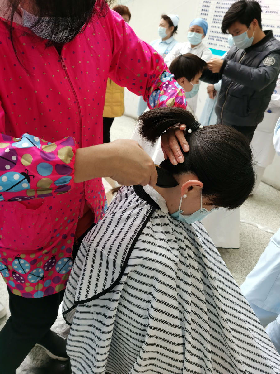 致敬生命的守护神，最美附一人