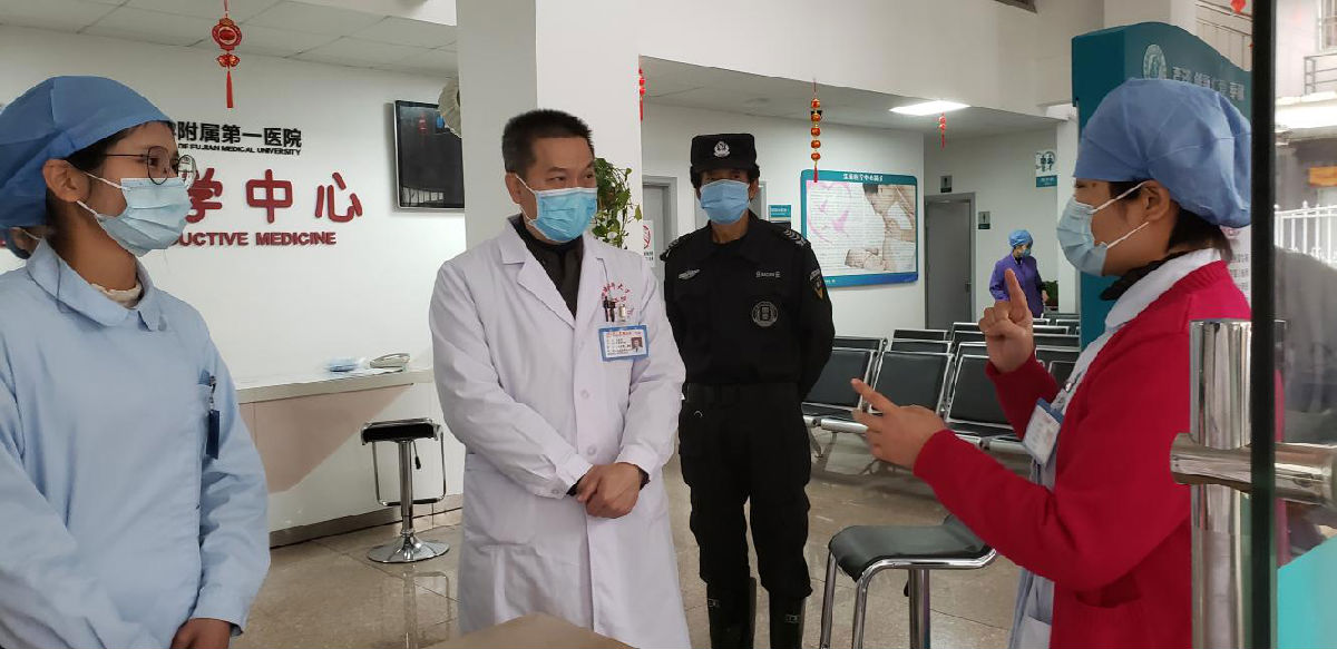 院领导深入临床一线督导检查疫情防控工作