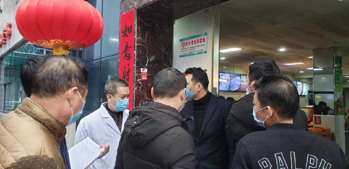 院领导深入临床一线督导检查疫情防控工作