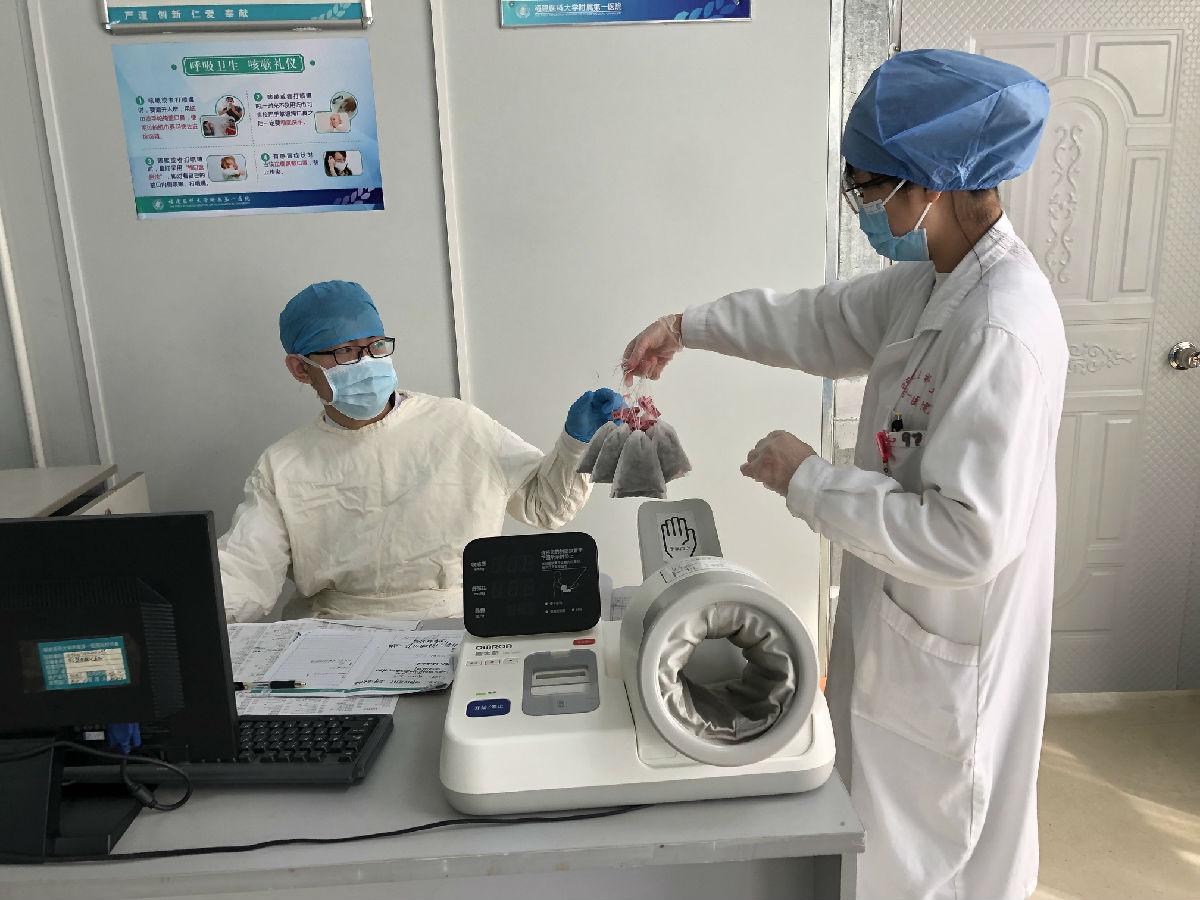 抗击疫情  香囊来助力 —— 药学部自制“中药防疫香囊”为抗疫战士增铠添甲