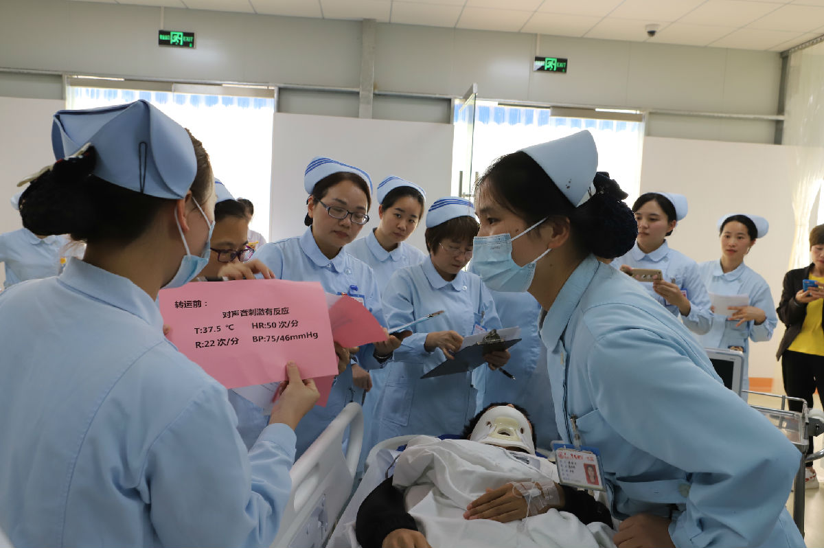 我院护理部组织突发公共事件护理应急演练