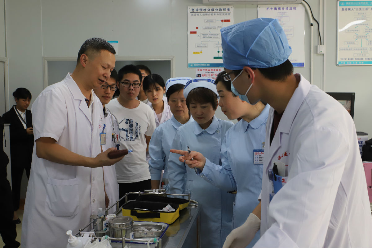 我院护理部组织突发公共事件护理应急演练