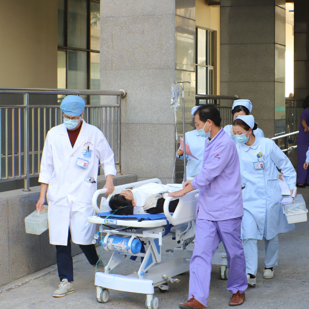 我院护理部组织突发公共事件护理应急演练