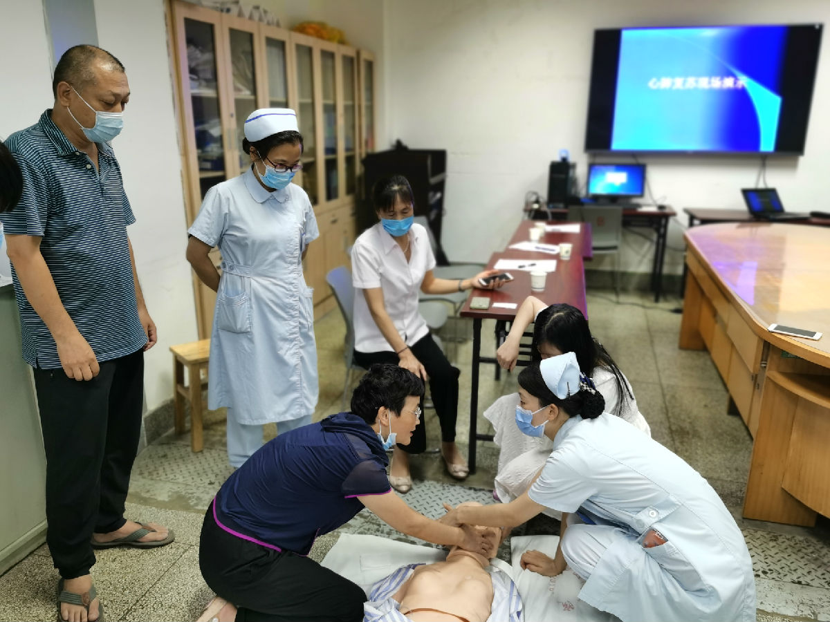 我院心血管内科开展第二期患者及家属心肺复苏培训