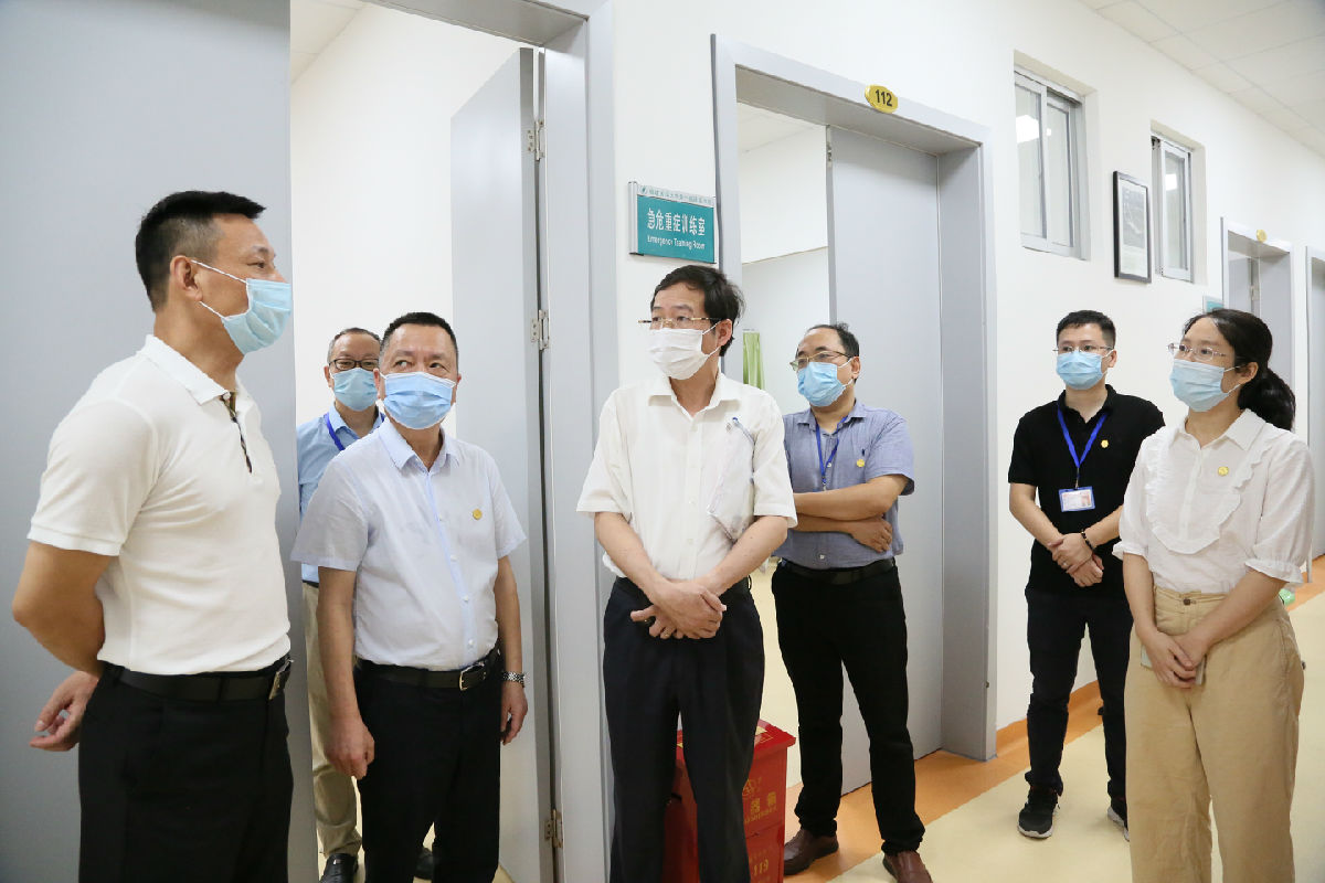 福建医科大学党委副书记王诗忠一行莅临我院开展调研