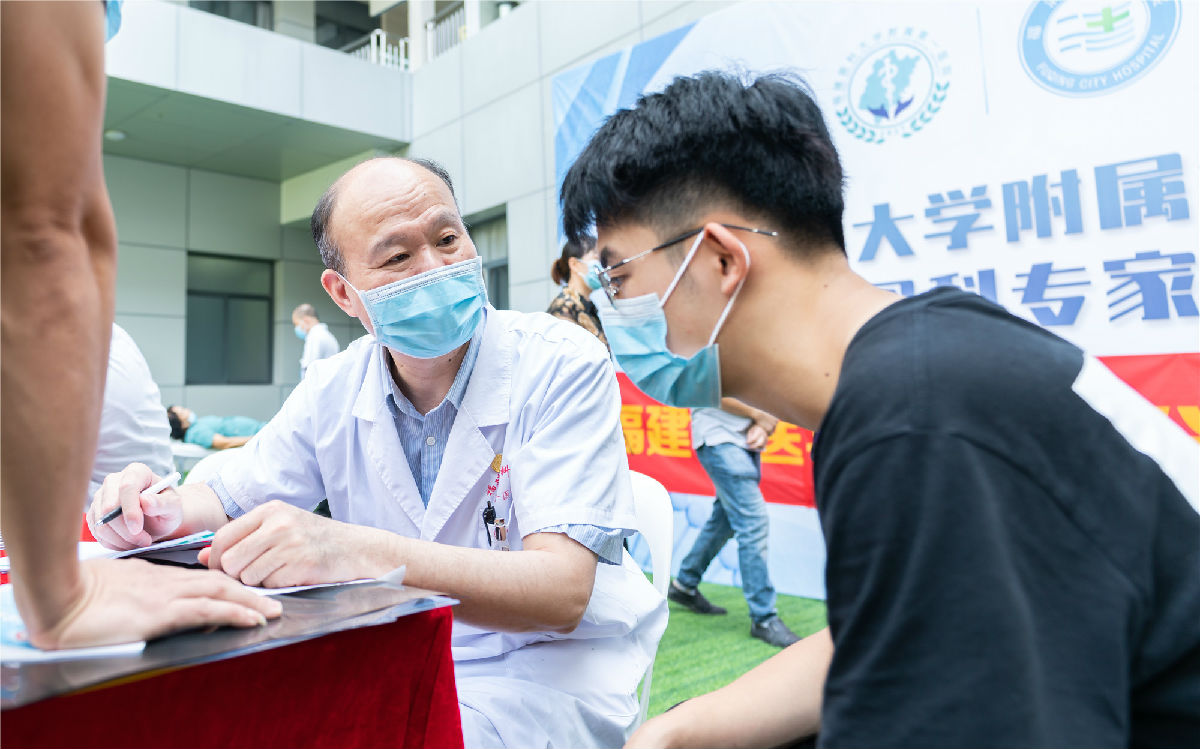 探索合作新模式 共建紧密医联体——我院与福清市医院联合开展骨科义诊与学术交流活动