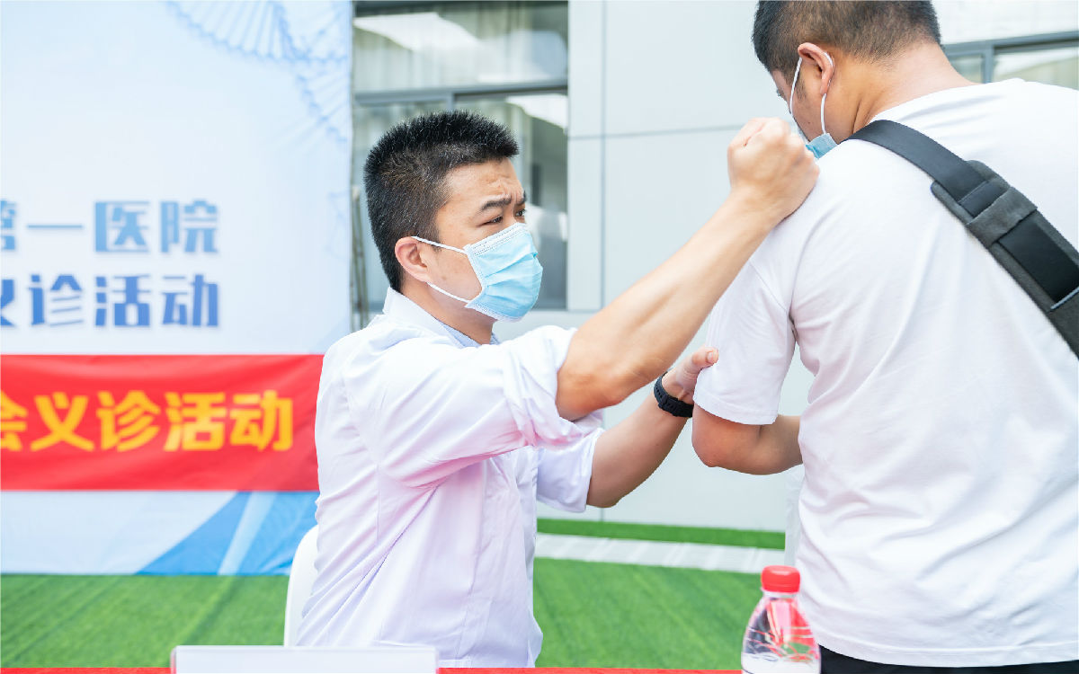 探索合作新模式 共建紧密医联体——我院与福清市医院联合开展骨科义诊与学术交流活动