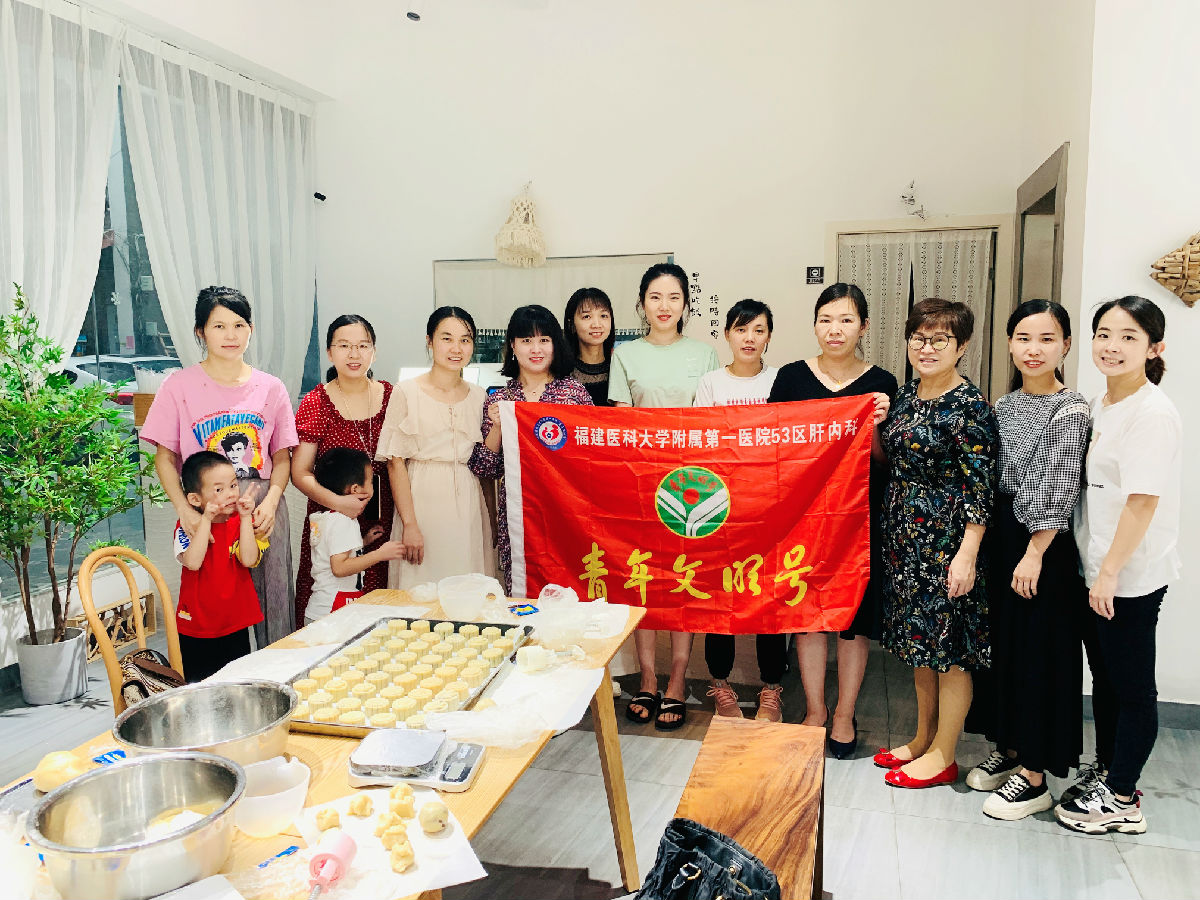 病房故事：月满中秋双节同庆情暖患者