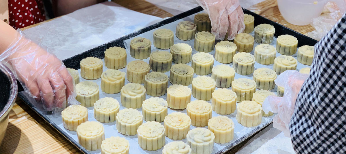 病房故事：月满中秋双节同庆情暖患者