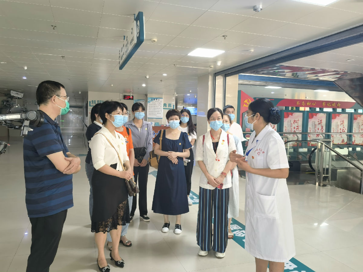 我院奥体院区党支部开展“重走附一路”主题党日活动 我院奥体院区党支部开展“重走附一路”主题党日活动