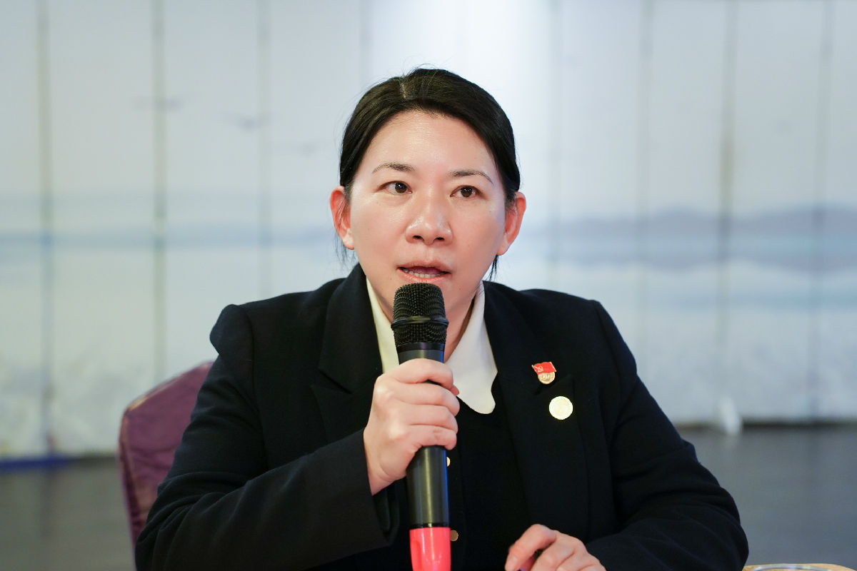 学雷锋话共建 攀高峰促健康——我院多个党支部与省登山协会党支部联合开展共建活动