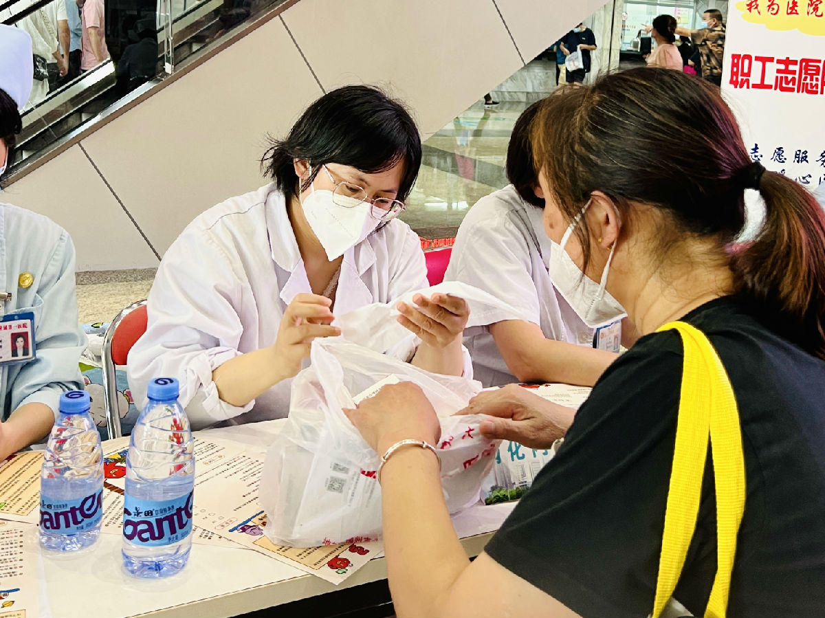 我院消化内科举办“‘肠’健康 常自由” 5&middot;19世界炎症性肠病日义诊活动